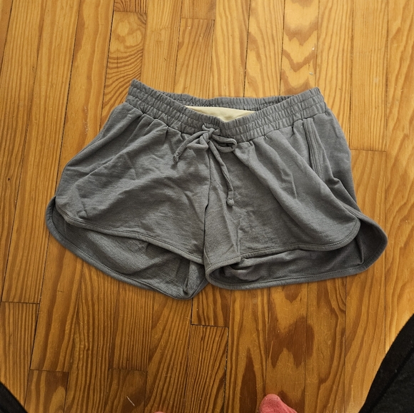 Maternity Shorts - Picture 3 of 4